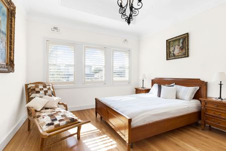 Pet Friendly Beachside Family Home Near Maroubra Beach! (All Utilities Included) - Photo 4