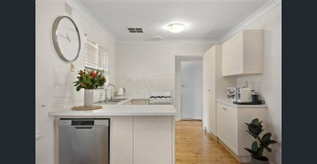 Comfortable, well-located home in a quiet suburban street - Photo 3