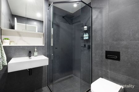 Modern Two-Bedroom Apartment with Stunning District Views - Photo 2