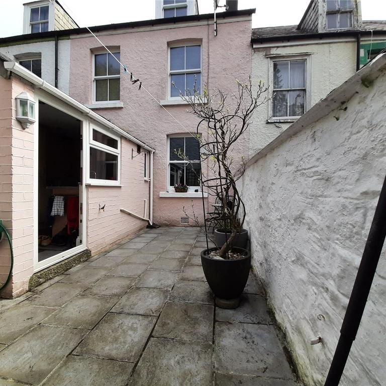 3 bedroom terraced house to rent - Photo 1