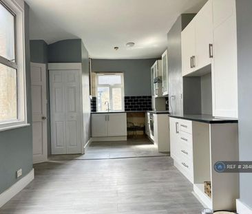 3 bedroom maisonette to rent - Photo 1