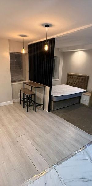 Studio to rent - Photo 1