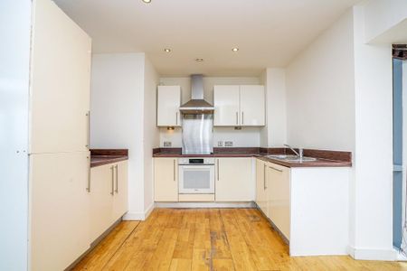 3 bedroom flat to rent - Photo 2