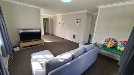 Charming Oasis in Regent - Photo 3