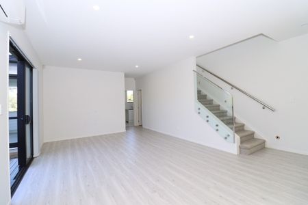 Spacious 4-Bedroom Townhouse for Rent - Photo 4