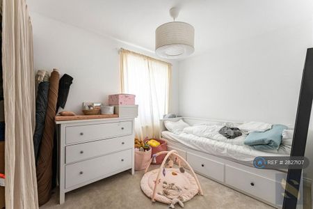 2 bedroom end of terrace house to rent - Photo 5