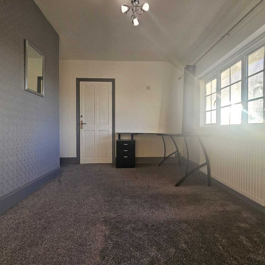 Acacia Avenue, Birmingham - Photo 1