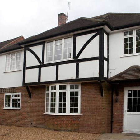 🚨Walking Distance To Cressex Business Park🚨 - Photo 3