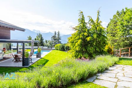 CHALET DE STANDING DE 9 PIÈCES AVEC PISCINE EXTÉRIEUR ET JACUZZI - Photo 2
