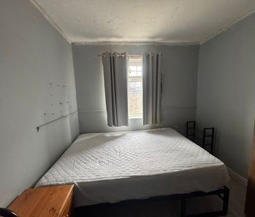 Room in a Shared House, Shipman Road, E16 - Photo 6