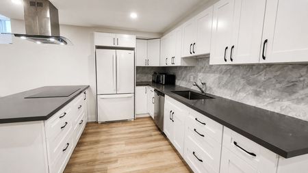 For Lease - Lower 302 Leacock Avenue, Oakville, Ontario - Photo 2