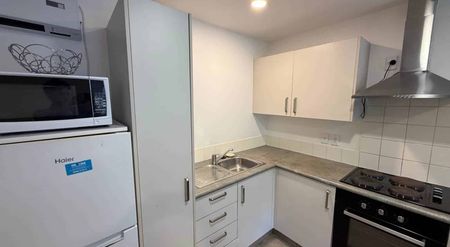 Studio apartment in the heart of CBD - Availab... - Photo 2