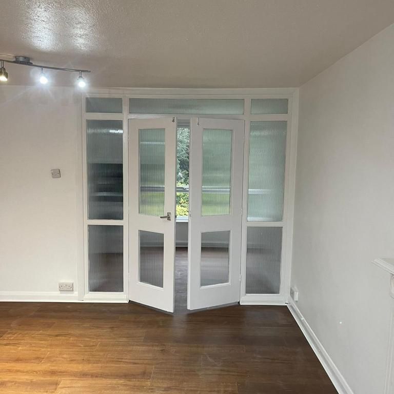 3 bedroom flat to rent - Photo 1