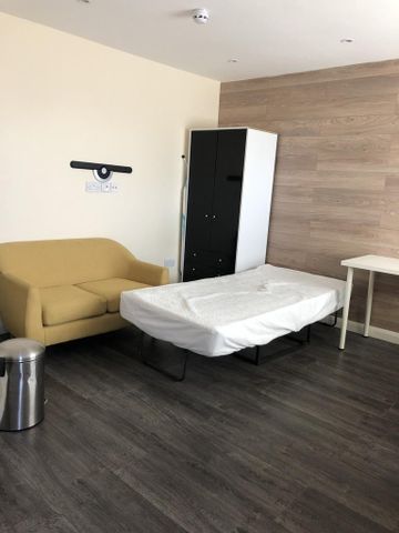 1 bedroom in a house share to rent - Photo 3