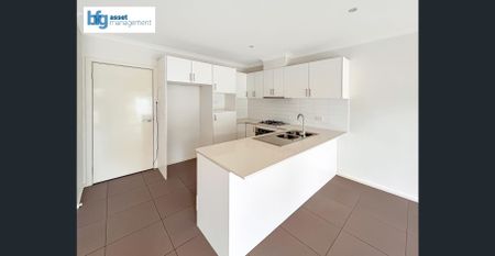 2 Bedroom Modern Unit – Low Maintenance Living at Its Finest - Photo 5