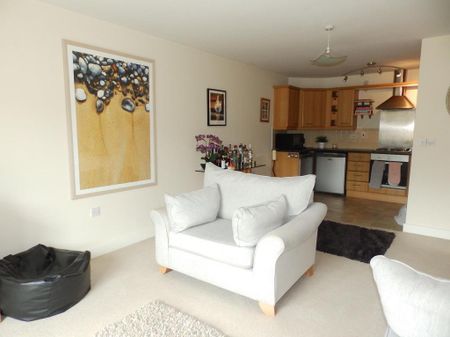 2 bedroom flat to rent - Photo 5
