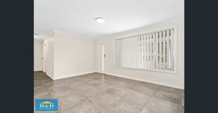 Beautiful 3 Bedroom Family Home. Quiet, convenient location. Air Conditioning. Large covered outdoor patio overlooking private backyard. - Photo 4