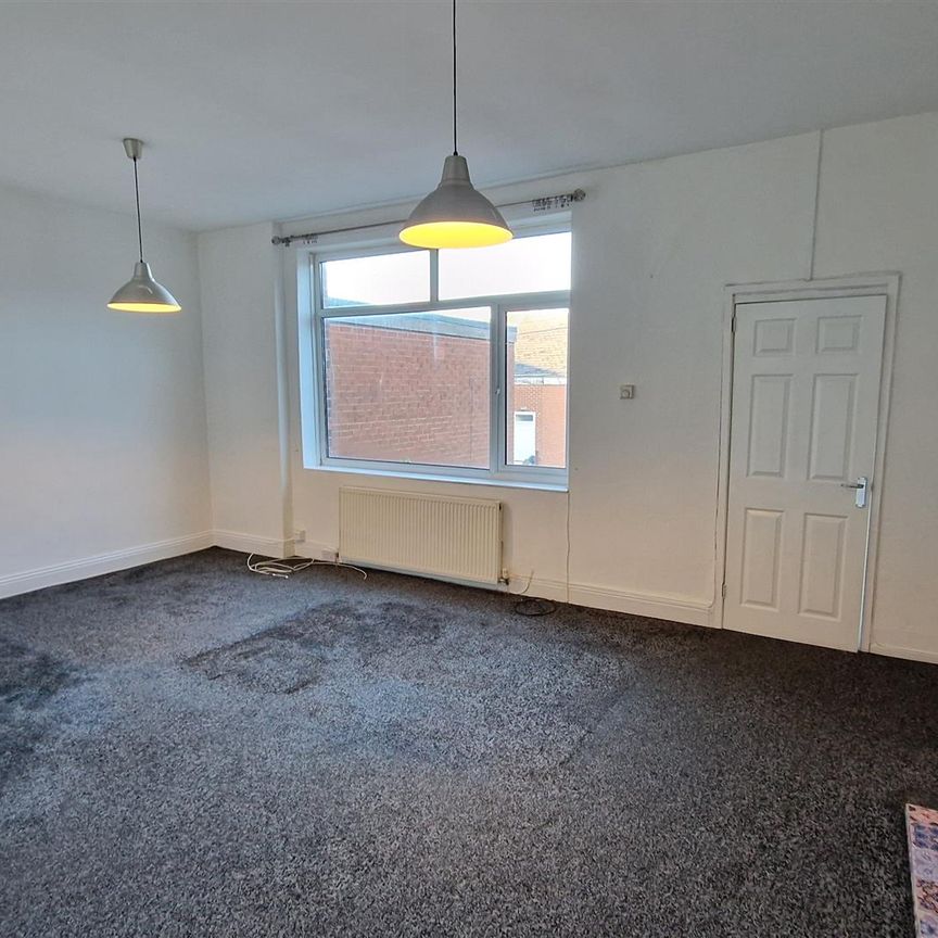 2 bed flat to rent in Chillingham Road, Heaton - Photo 1
