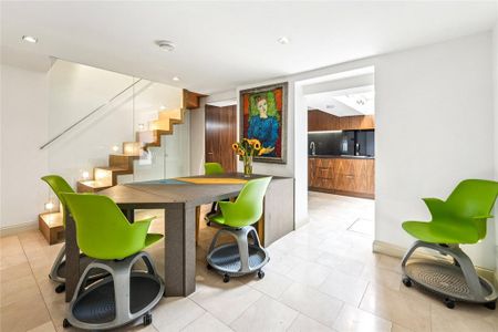 4 bedroom end of terrace house to rent - Photo 4