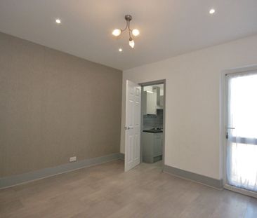 3 Bed Semi-Detached House, Regent St, RG1 - Photo 4
