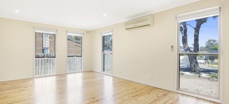 Beautiful 3 Bedroom Home - Photo 3