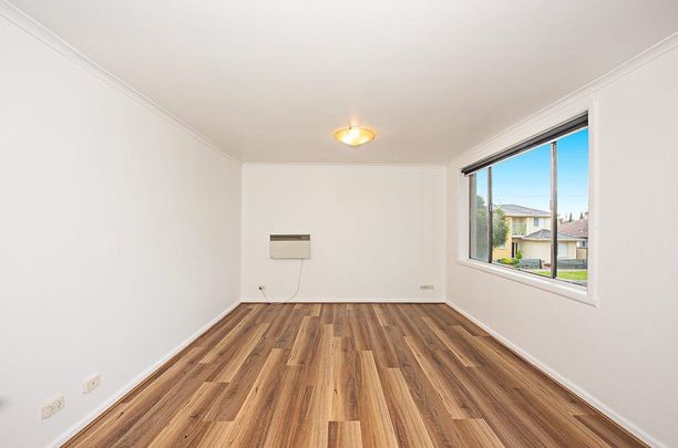 Spacious 2-Bedroom Apartment with Secure Parking in the Heart of Glenroy - Photo 1