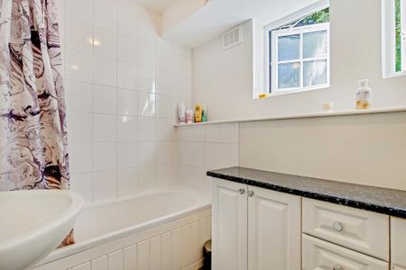 2 bedroom ground floor flat to rent - Photo 2