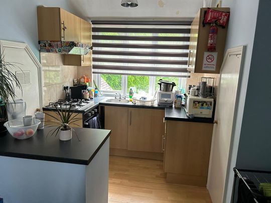 1 Bed Flat, Downs Road, LU1 - Photo 1