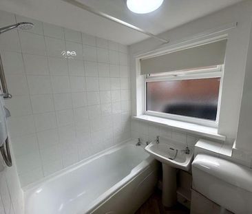 2 bedroom ground floor flat to rent - Photo 5