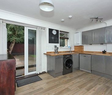 3 bedroom end of terrace house to rent - Photo 4