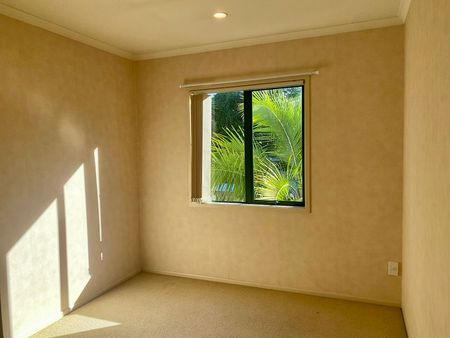 Spacious 3BR Townhouse in great location! - Photo 5