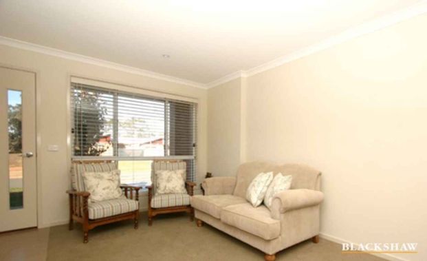 Spacious, easy care home - Photo 1