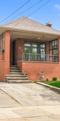 Beautiful Basement Suite in Newly Renovated Bungalow - Photo 1