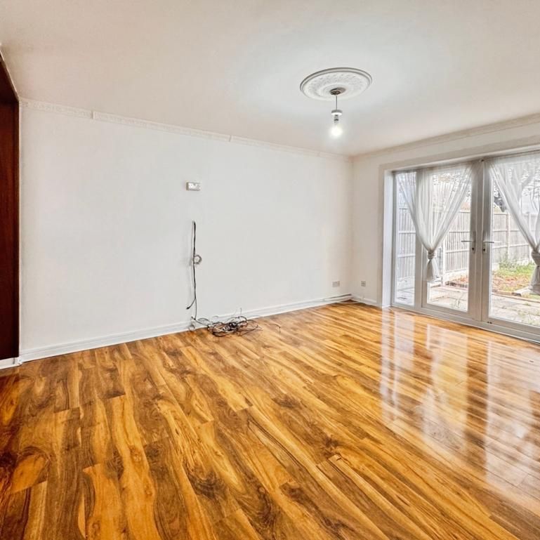 2 bedroom end of terrace house to rent - Photo 1