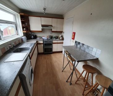 1 bedroom in a flat share to rent - Photo 1