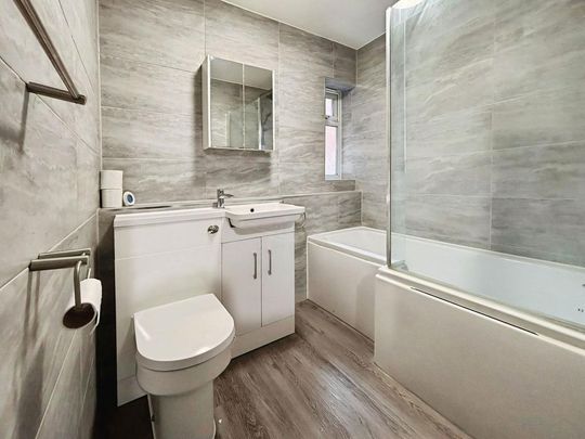 1 bedroom ground floor flat to rent - Photo 1