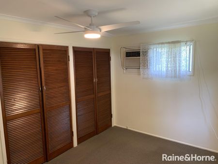 Spacious Family Home in a Quiet Cul-de-Sac! - Photo 4