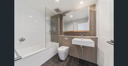MODERN SPACIOUS TWO-BEDROOM APARTMENT IN THE HEART OF ROSEBERY - Photo 4