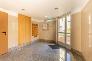 Rental Apartment 3 bedrooms Lumiar Lisboa - condominium, air conditioning, kitchen, balcony, store room, parking lot, playground - Photo 2