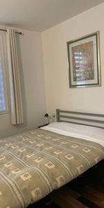 Appartement 3 chambres a coucher plus 3 salles de bain, cuisine, cour - Photo 3