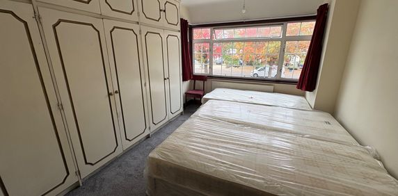 Uxbridge Road, Feltham, TW13 5EA - Photo 2