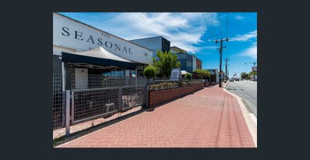 Renovated Neat One Bedroom Unit - Photo 2