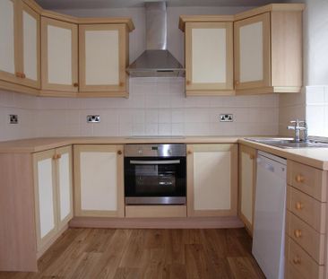 2 bedroom end of terrace house to rent - Photo 4