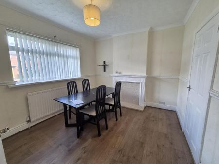 3 bedroom semi-detached house to rent - Photo 2