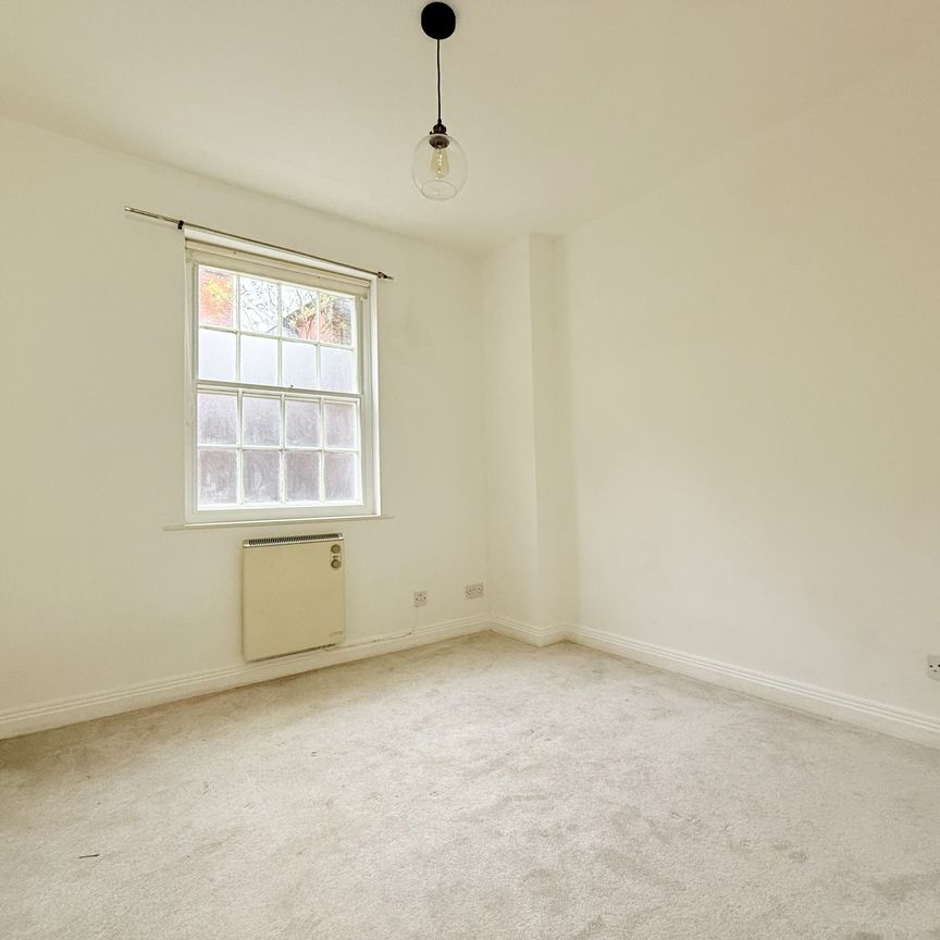 Low Petergate, York - Photo 1