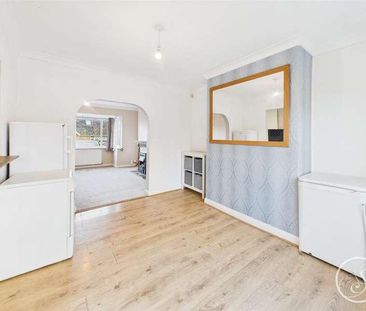 Henconner Gardens, Leeds, LS7 - Photo 3