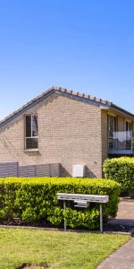 Perfectly positioned townhouse moments from the beach - Short Term Lease Until March 31st. - Photo 4