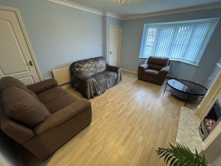 Watton Close Swinton Manchester Greater Manchester - Photo 3