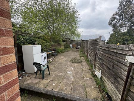3 bedroom terraced house to rent - Photo 2