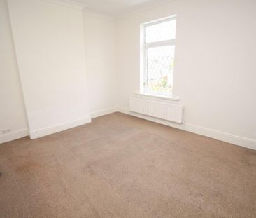 3 bedroom end of terrace house to rent - Photo 4